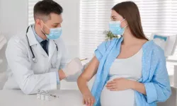 Hamilelikte anneye yapılan  aşı yenidoğanı da koruyor…