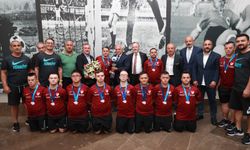 Down Sendromlular Milli Takımı, Avrupa Kupasını Başkan Büyükekşi'ye getirdi