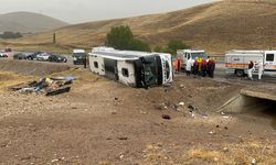 Yolcu otobüsü devrildi: 7 ölü, 40 yaralı