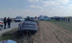 Traktörle çarpışan otomobildeki 2 kişi öldü, 3 kişi yaralandı