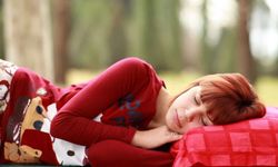 Araştırma: 1 ay boyunca uykularını tam alanlar 6 yaş genç hissediyor