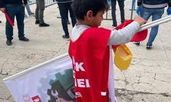 İşçi Bayramı'nın en renkli protestocusu küçük emekçiler
