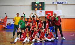 24 Aralık Atatürk Ortaokulu 3 puanla başladı: 3-0