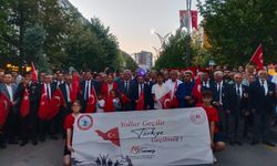 VATAN SEVDALILARI,  VATAN TÜRKÜLERİYLE DEMOKRASİ NÖBETİNDEYDİ