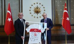 Cumhurbaşkanı Erdoğan, TFF Başkanı Hacıosmanoğlu ve yönetim kurulunu kabul etti