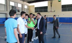 Genç Erkeklerde Futsal Turnuvasında Kupa Heyecanı