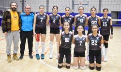 Küçük kızlar voleybolda dev maç Akademi’nin