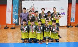 Küçük erkek voleybolda şampiyon Erol Güngör