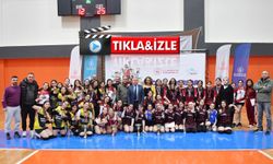 KÜÇÜK KIZLAR VOLEYBOL MAÇLARI SONA ERDİ