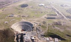 Laodikya'daki antik tiyatroların biri halk diğeri iş insanları için kullanılmış