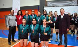 Okullar Arası Genç Kızlar Voleybol Şampiyonası Nefes Kesti