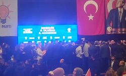 AK PARTİ KONGRESİNDE SAHNE ÇÖKTÜ