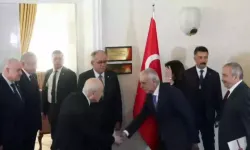 MHP Lideri Bahçeli, DEM Partili heyeti kapıda karşıladı