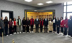 Gençlik Haftası’nda Kaymakamlıkta bayrak teslimi yapıldı