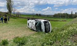 Servis devrildi 16 kişi yaralandı