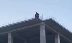 Kırşehir'de inşaat halindeki Hükümet Konağı'na çıkarak yürekleri ağza getirdi