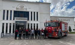 Başkan Hakanoğlu’ndan zabıta ve itfaiye personeline anlamlı kutlama