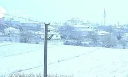 Kırşehir’in Akçakent İlçesi Beyaza Büründü: Mevsimin İlk Karı Yağdı