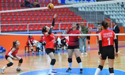 YILDIZ KIZLAR VOLEYBOLDA 2.YARININ PERDESİ KAPANIYOR