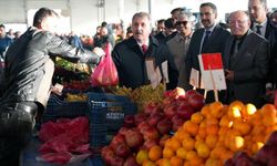 Kırşehir'de pazar ziyareti yapan Mustafa Destici: "Üretici de tüketici de kaybediyor"