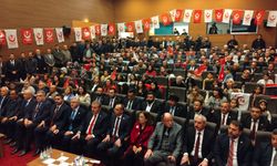 Kırşehir'de BBP'nin kongresinde büyük izdiham.. Salonda yer bulamayan partililer dışarda kaldı