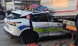 Polis aracı tıra çaptı; 1 polis şehit oldu, 1 polis de yaralandı