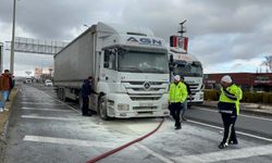 Seyir halindeki tırda çıkan yangın söndürüldü