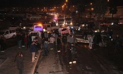 Feci Zincirleme Kaza! Vinç, Otomobiller ve Kamyonet Çarpıştı