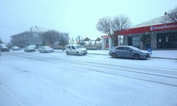 Akçakent'e yılın ilk karı düştü.. İlçe beyaza büründü