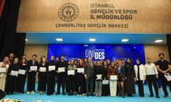 Bakan Bak: “Bu ülkeyi ayağa kaldıracak olan siz gençlersiniz”