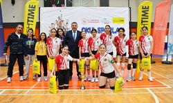 CUMHURİYET ORTAOKULU ZİRVEDEN İNMEDİ