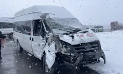 İşçileri taşıyan minibüs tırla çarpıştı… Olay yerine ekipler sevk edildi!