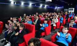 Kırşehir’de gezen sinema tırı çocuklarla buluştu