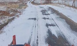 Kırşehir’de köy yollarında kar mesaisi