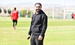 Salihoğlu: “İki ayrı mücadele veriyoruz; sahada futbolcular, saha dışında yönetim”