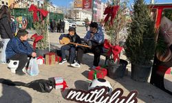 UNESCO Müzik Şehri Kırşehir’de Gençler Meydanı Saz ve Darbukayla Şenlendirdi