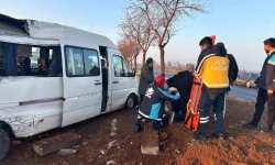 Gizli Buzlanma Kabusu: İşçi Servisi Ağaca Çarptı, 7 Yaralı!