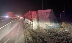 Alkollü Tır Sürücüsü Devrildi, Facia Ucuz Atlatıldı