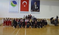 Anadolu’nun Ritmi Kırşehir’de Yankılandı: Zeybek ve Yöresel Oyunlar Aynı Sahnede