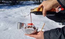 KIRŞEHİRLİ DAĞCILAR KARDA KAMP KURDU, PEKMEZLE ENERJİ DEPOLADI