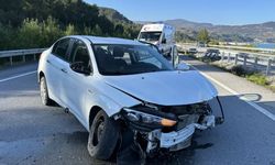 Buzlanma nedeniyle otomobil bariyere çarptı: 1 yaralı