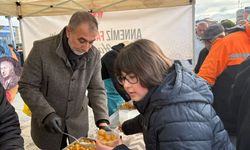 Mustafa Düger Annesi İçin Lokma Dağıttı: “Kırşehir Bizim Evimiz”
