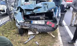 Yayaya Yol Vermek İsteyen Araca Çarpan Otomobilde 3 Yaralı