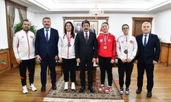 Boksörlerden Vali Demiryürek’e ziyaret