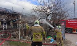 Çatıdan başlayan alevler evi sardı! 37 yaşındaki Doğan Koç ağır yaralı…