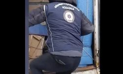 Kamyonette Eşyaların Arasında 6 Düzensiz Göçmen Yakalandı