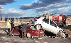Kara Yolunda Trafik Kazası: 3 Kişi Hastaneye Kaldırıldı