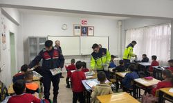 Kırşehir Jandarması Çiçekdağı’nda Miniklerle Buluştu