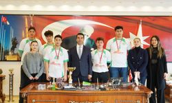 ŞAMPİYONLARDAN BAŞKAN DEMİRCİ’YE ZİYARET