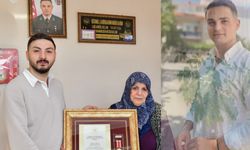 Kırşehirli Şehidin Annesine Devlet Övünç Madalyası